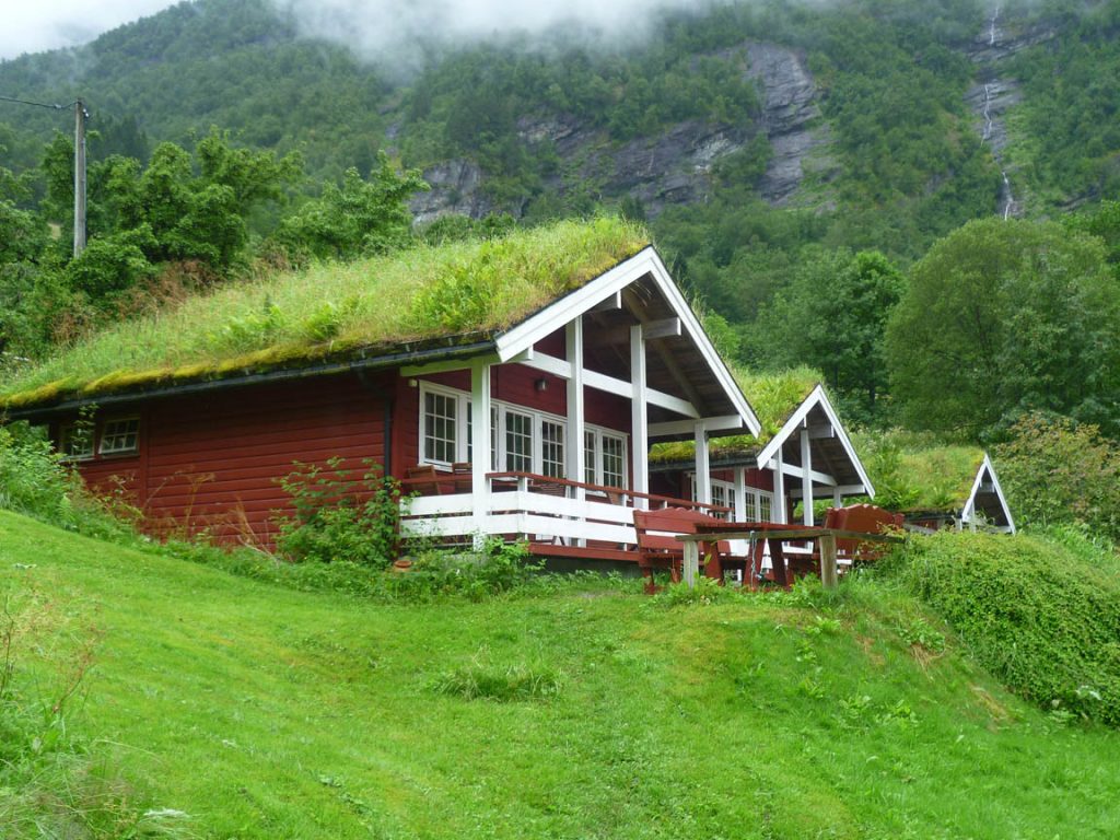 Geirangerfjord grass roofed house_ekoidejos.lt