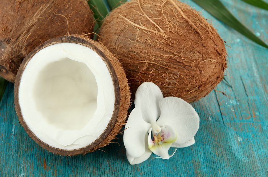 Чем полезен кокос и что можно из него готовить