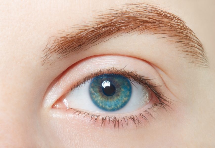 Шелушение вокруг глаз: причины и лечение
