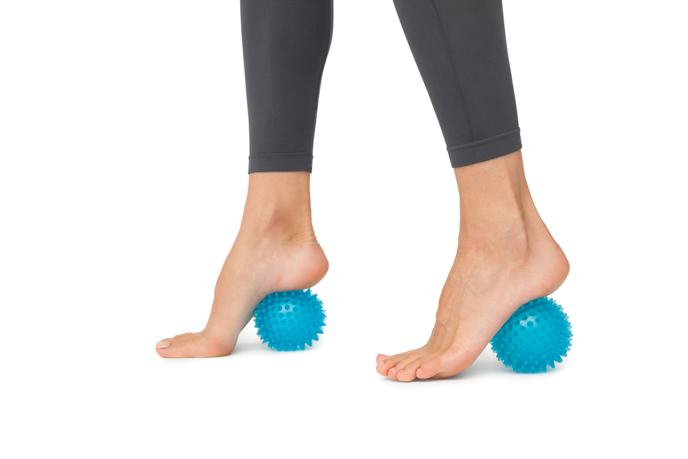 Массаж стоп: 4 причины добавить его в свой вечерний ритуал