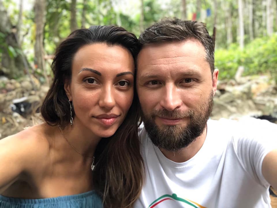 Проживать одному, переживать одиночество или иметь поддерживающую среду?