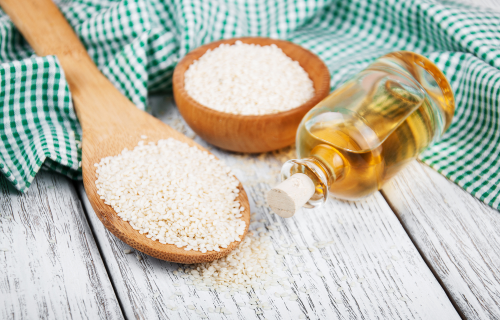 Чем полезно кунжутное масло для красоты кожи и волос + diy рецепты!