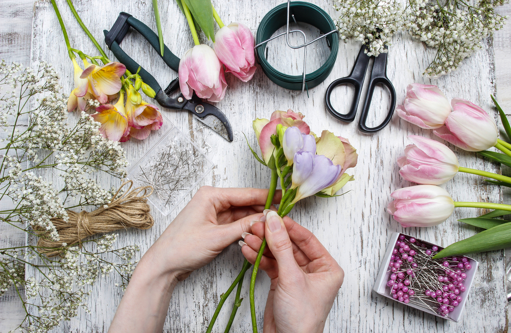 Цветочные рецепты: 3 простых букета, которые можно сделать самостоятельно