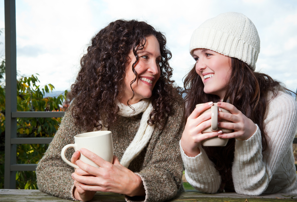 5 способов сблизиться с мамой в День Матери, которые гораздо интереснее, чем просто праздничный обед