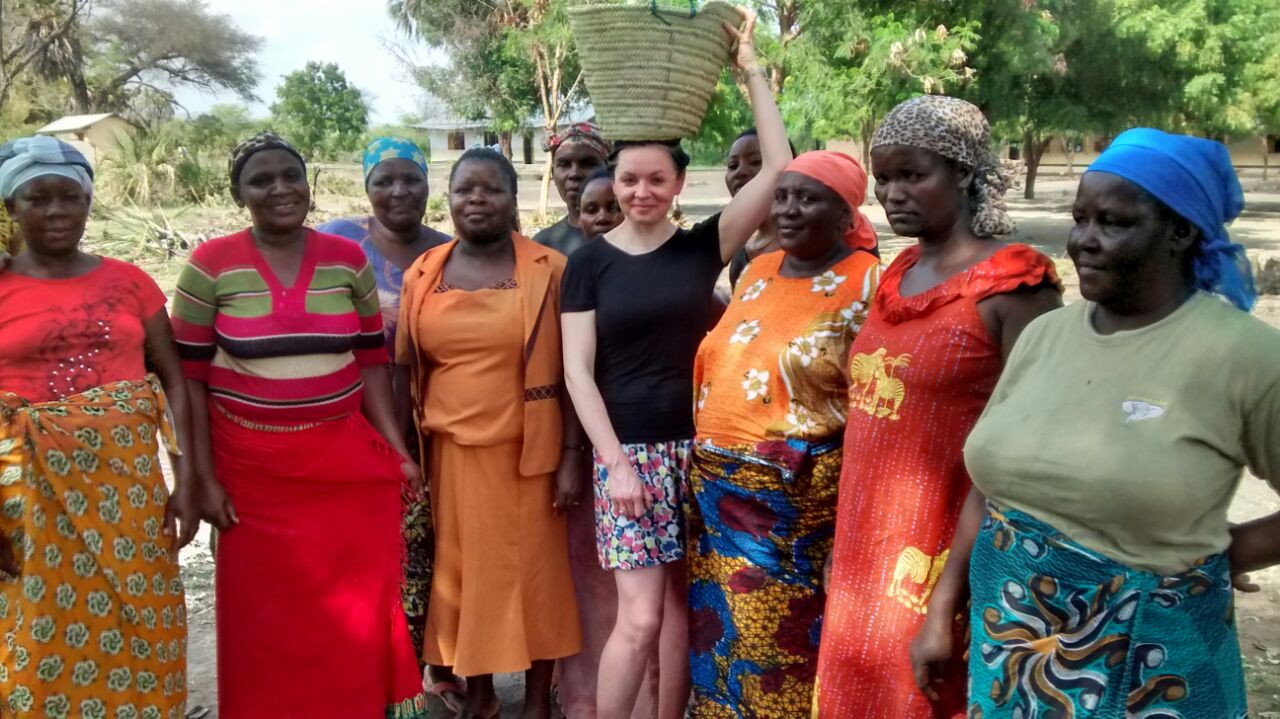 Яна Спенсер: «Я передаю любовь и поддержку из страны в страну, от женщины к женщине посредством торта»