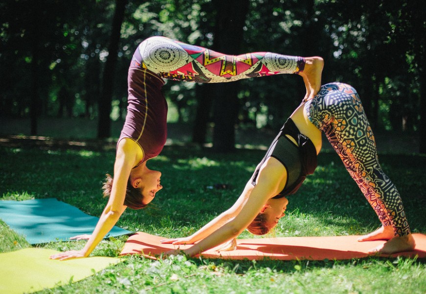 Asanamama: как создавался бренд яркой одежды для йоги