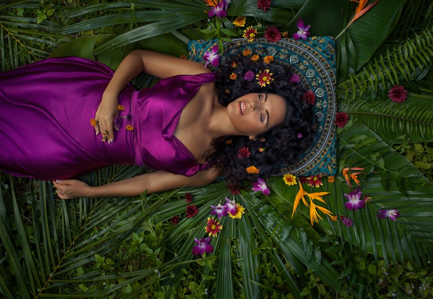 Живот женщины: певица Перукуа про связь с этой важной частью тела