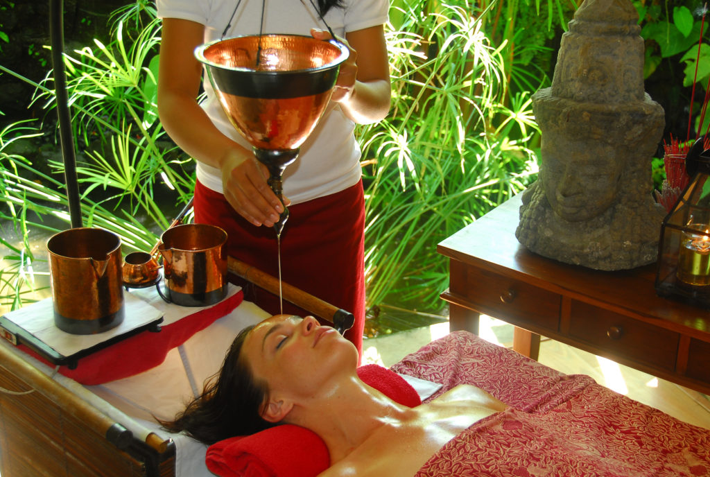 ayurveda-chakra-dhara-treatment