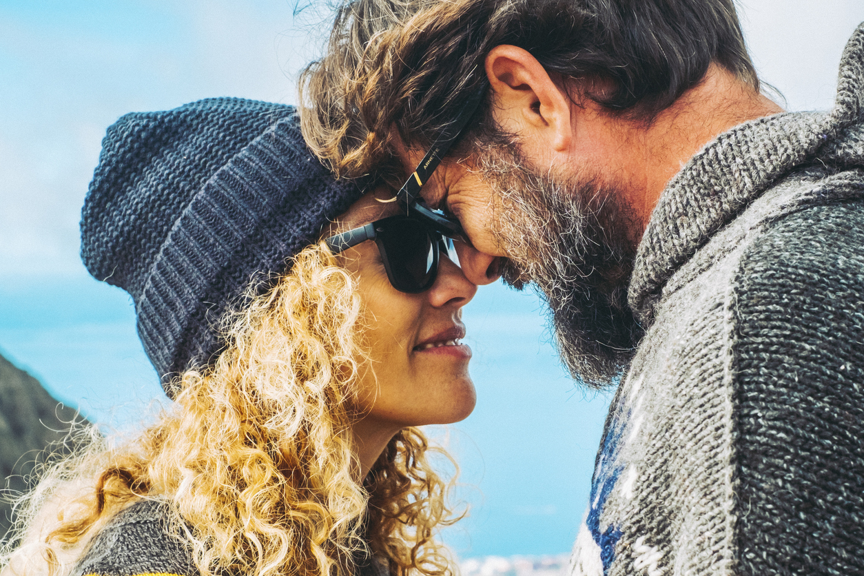 Практики осознанности для пар накануне Нового года: рекомендации психологов