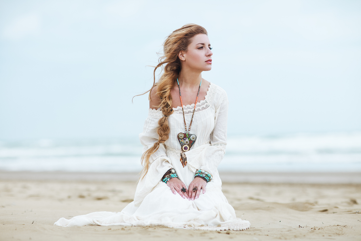 Почему женщины 40 + хотят быть девочками?