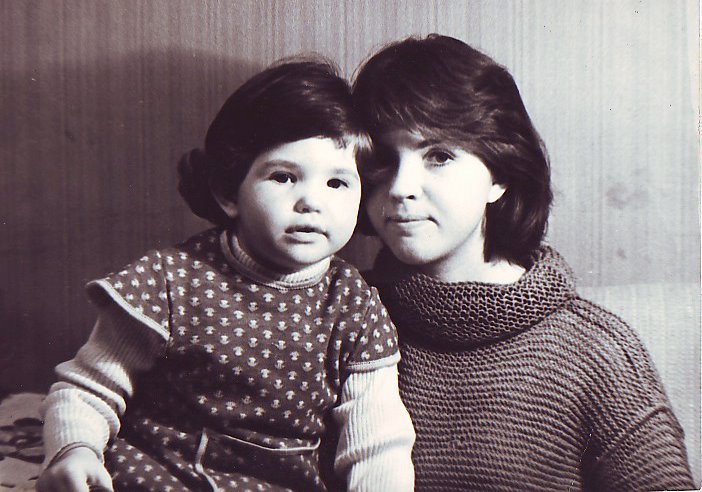 Как пережить смерть мамы: личный опыт и комментарии психологов