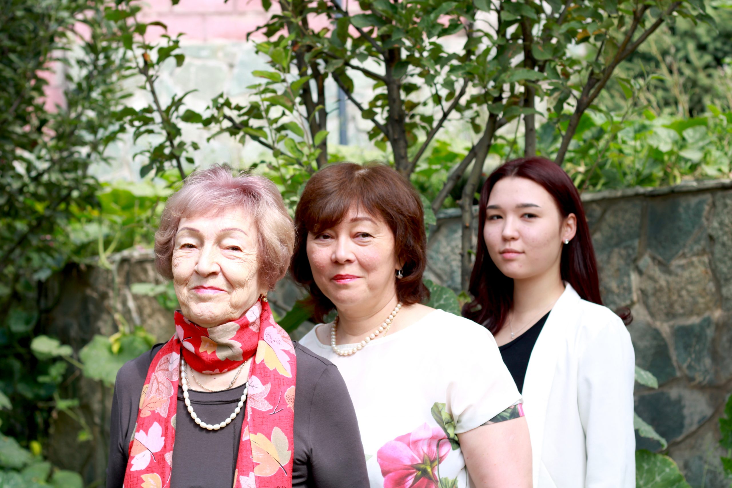 Три поколения отвечают на вопросы о любви и семье