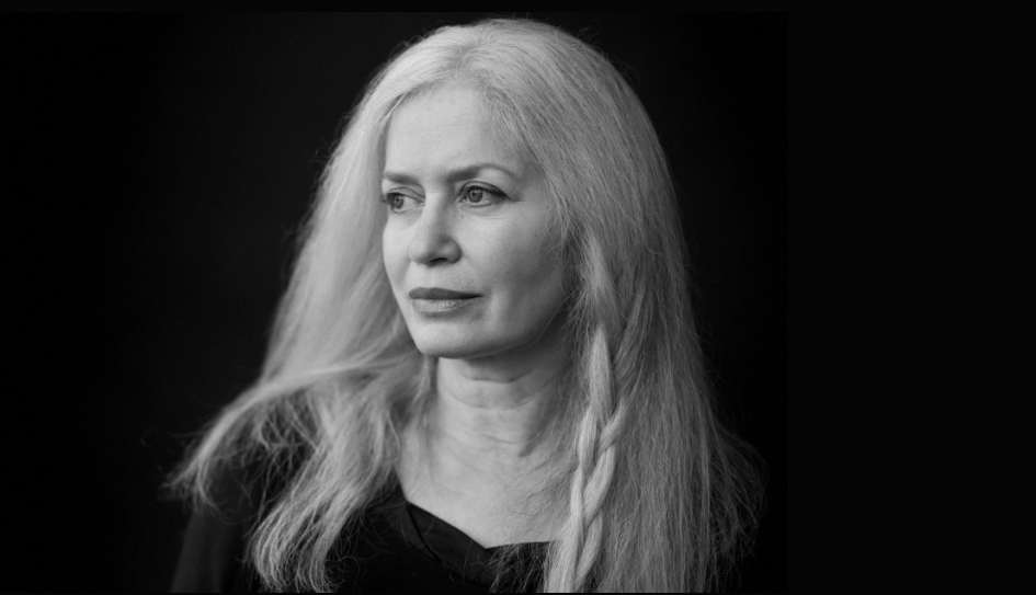 Серебро в волосах: фотопроект Вики Топаз о женщинах, которые не боятся седины