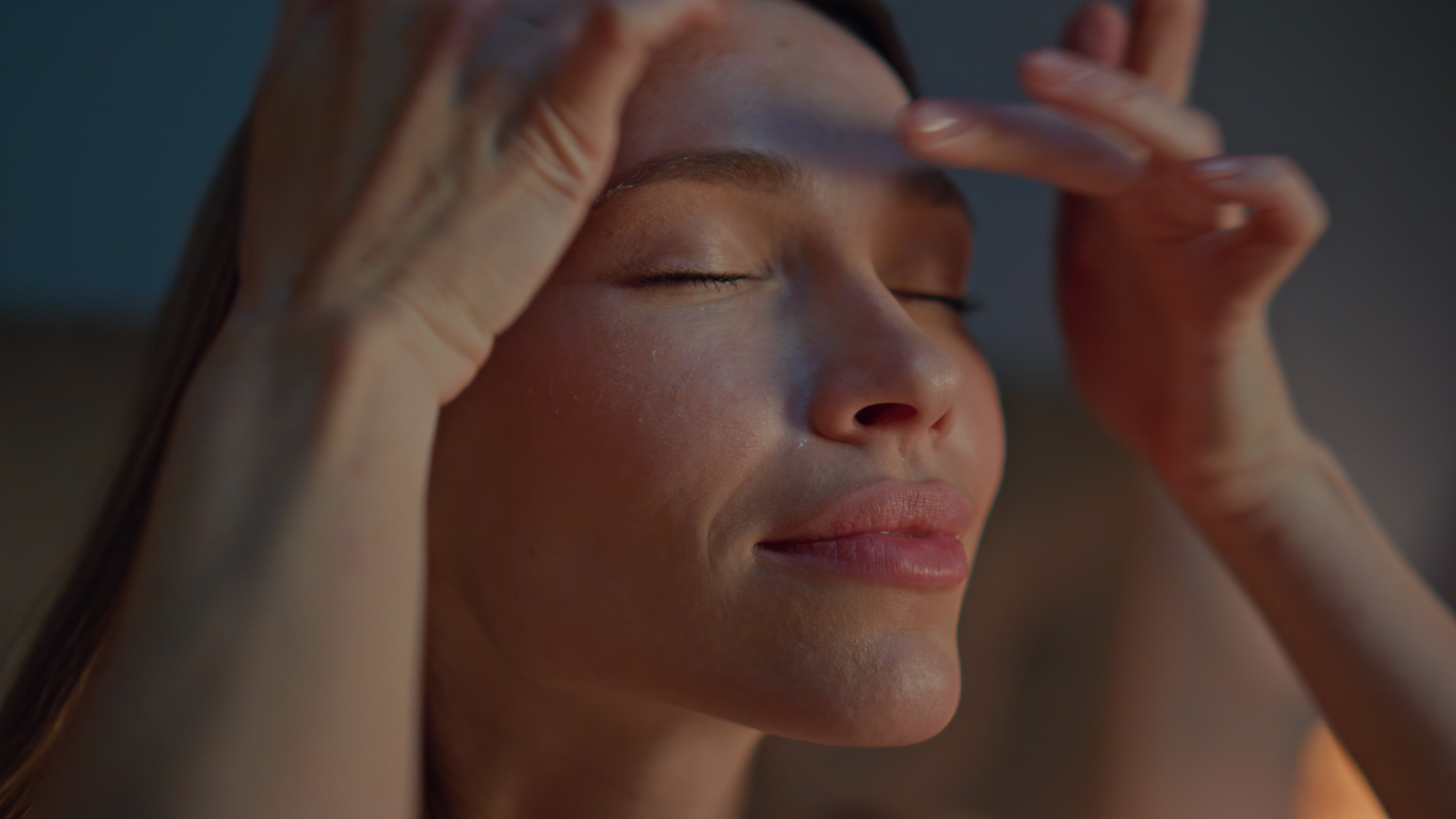 Почему всего минута массажа лица дает так много для вашей красоты? 