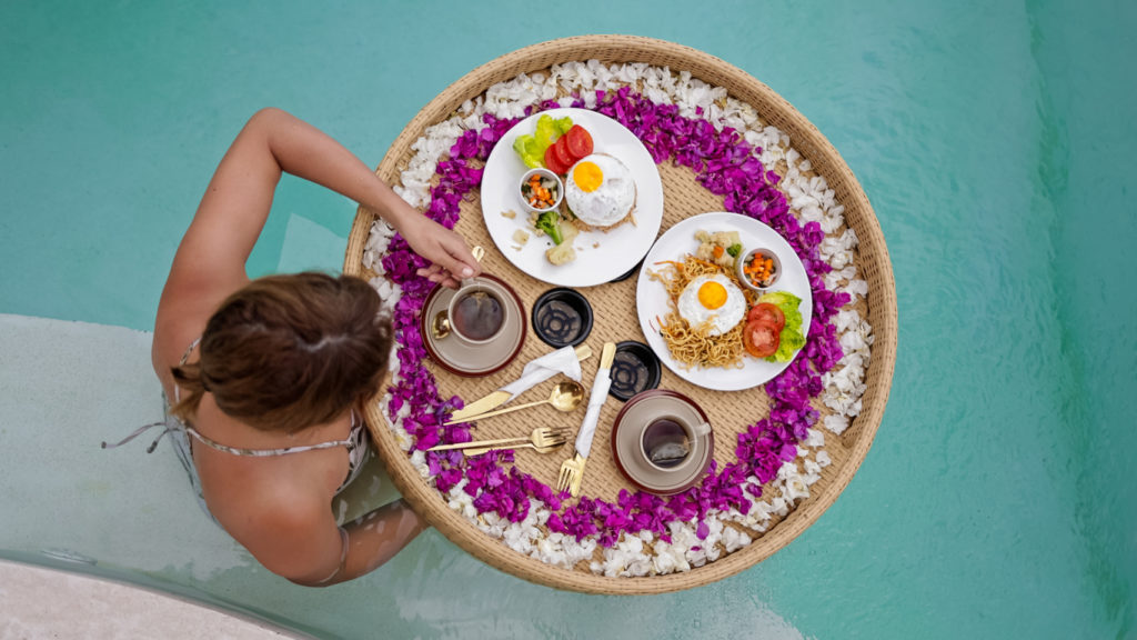 Контроль и срыв vs забота и угощение: какие слова мы выбираем, когда говорим про еду?