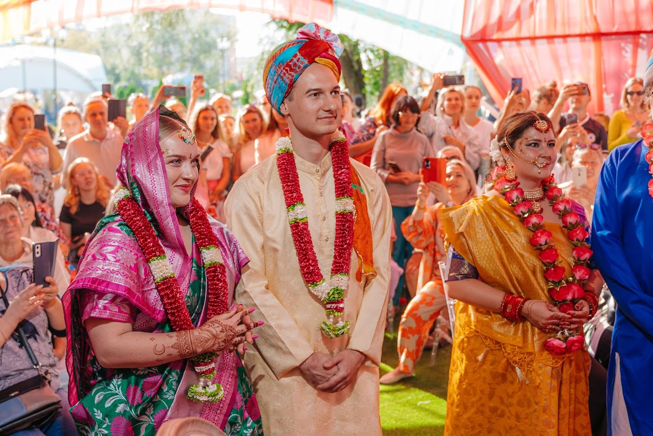 Заняться йогой, нарисовать мехенди: программа юбилейного фестиваля «День Индии» 