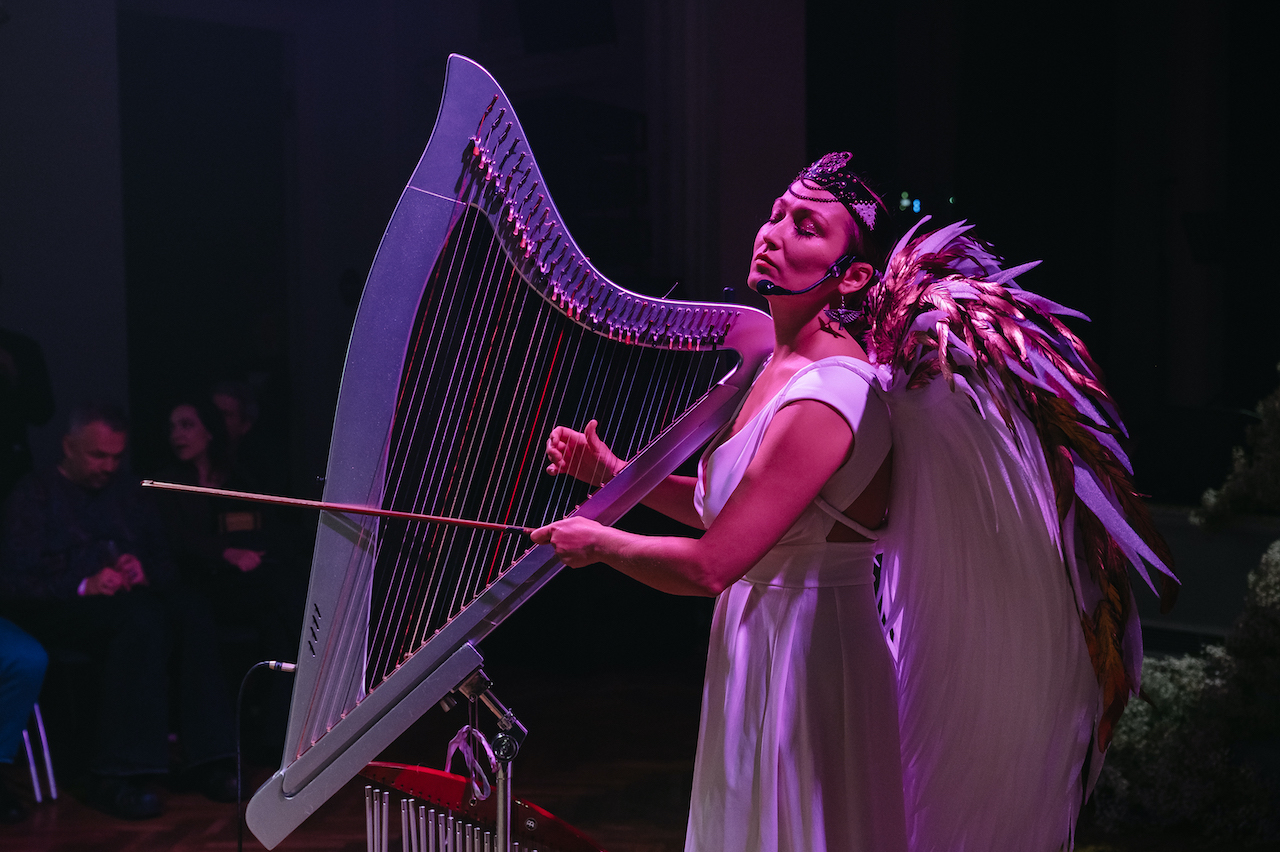 ICE Professional by Natura Siberica выступил бьюти-партнером аудиовизуального перформанса Vibrations