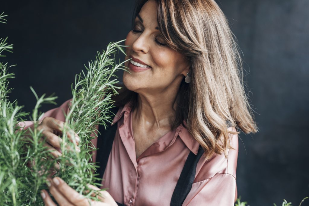 Как поддержать женское здоровье травами: мягкий и бережный подход